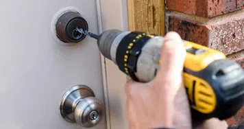 Security Locksmith Services Van Nuys, CA 818-491-5044 Security Locksmith Services Van Nuys, CA 818-491-5044 - 13-Key-Broke-In-Lock